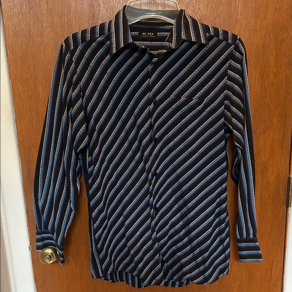 Axcess Button Down Shirt - M